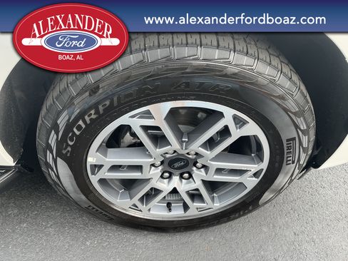 Used 2025 Ford Expedition Active AWD/4WD image 9