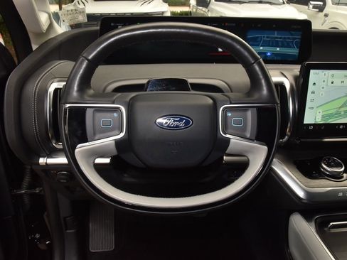 Certified 2025 Ford Expedition Platinum AWD/4WD image 23