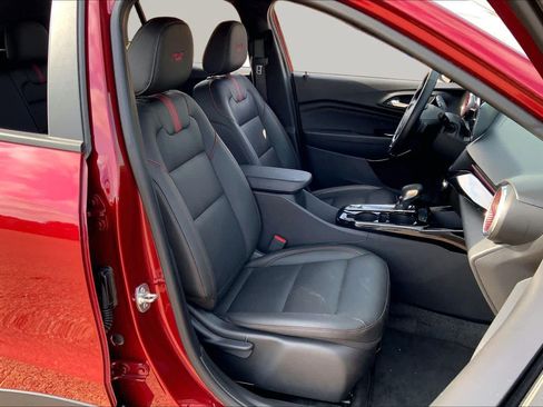 Used 2025 Chevrolet Trax RS w/ Driver Confidence Package FWD image 9