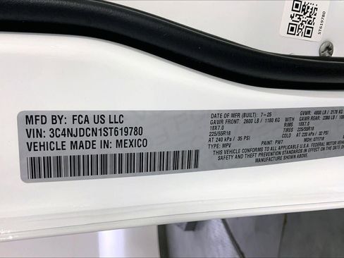 Used 2025 Jeep Compass Limited image 31