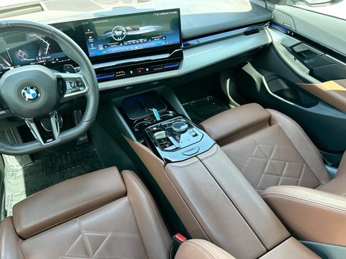 Used 2025 BMW 530i w/ M Sport Package RWD image 24