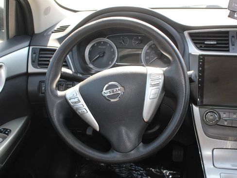 Used 2013 Nissan Sentra SR FWD image 11