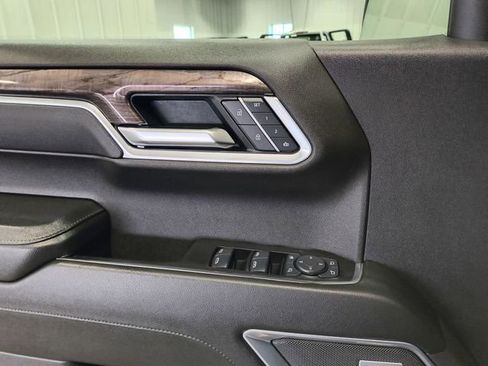 Used 2025 Chevrolet Silverado 1500 LTZ AWD/4WD image 18