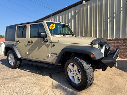 Used 2017 Jeep Wrangler Unlimited Sport w/ Quick Order Package 24S AWD/4WD image 2