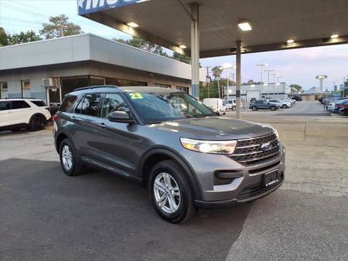 Certified 2023 Ford Explorer XLT image 1