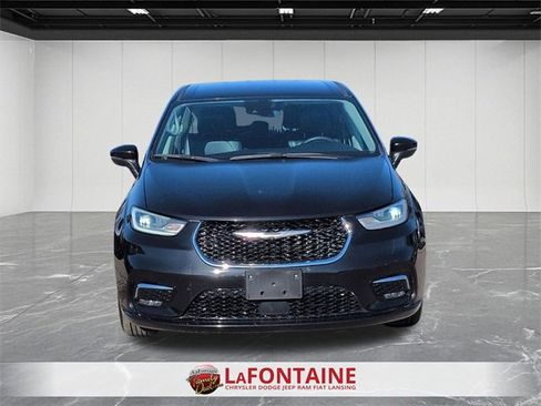 Certified 2023 Chrysler Pacifica Touring-L image 8