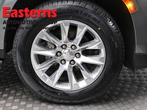 Used 2023 Chevrolet Suburban Premier image 36