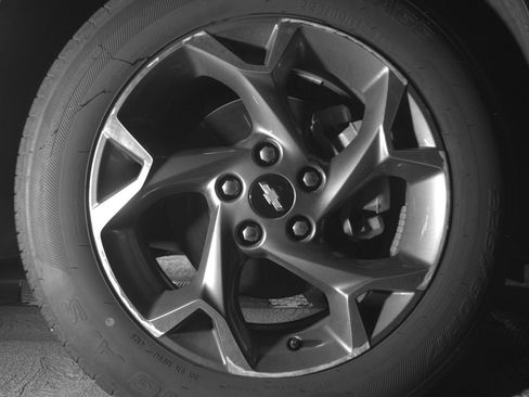 Used 2025 Chevrolet Trax LT FWD image 13