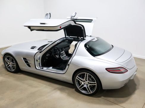 Used 2012 Mercedes-Benz SLS AMG Coupe image 7