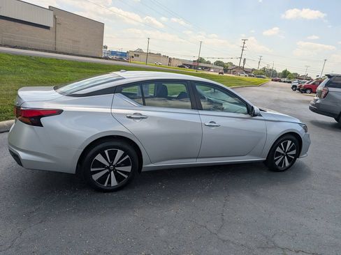 Used 2021 Nissan Altima 2.5 SV AWD/4WD image 8