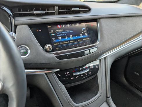 Used 2017 Cadillac XT5 Platinum image 17