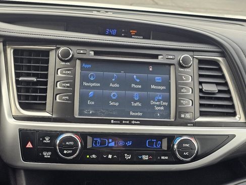 Used 2017 Toyota Highlander SE image 27