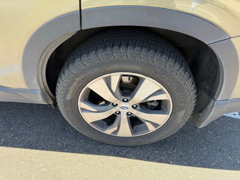 Used 2023 Subaru Ascent Premium w/ Convenience Package image 16