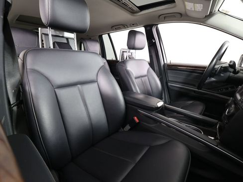 Used 2011 Mercedes-Benz GL 450 4MATIC image 25