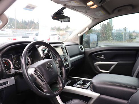 Used 2017 Nissan Titan PRO-4X image 10