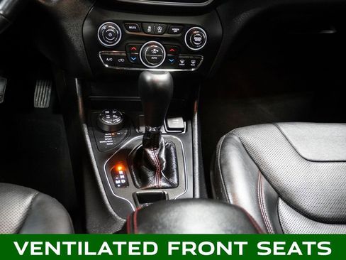 Used 2020 Jeep Cherokee Trailhawk image 14
