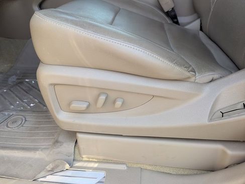 Used 2018 GMC Yukon SLT w/ Premium Edition image 30