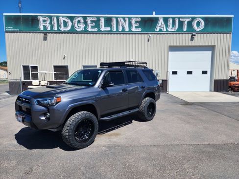 Used 2020 Toyota 4Runner Venture w/ Moonroof Package AWD/4WD image 1