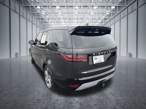 Used 2024 Land Rover Discovery Metropolitan Edition AWD/4WD image 3