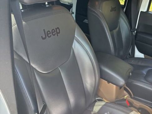 Used 2015 Jeep Wrangler Unlimited Sahara w/ Connectivity Group image 22
