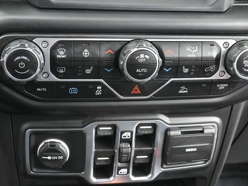 Used 2022 Jeep Wrangler Unlimited Sahara w/ Cold Weather Group image 21