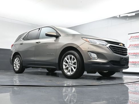 Used 2018 Chevrolet Equinox LT FWD image 32