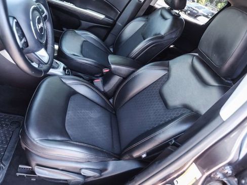 Used 2018 Jeep Compass Latitude w/ Cold Weather Group AWD/4WD image 28