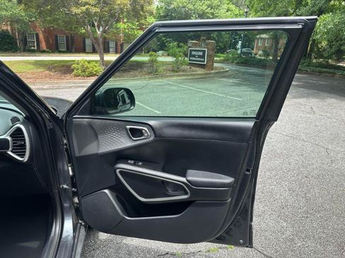 Used 2022 Kia Soul LX FWD image 38