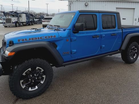 Used 2024 Jeep Gladiator Rubicon w/ Technology Group image 4