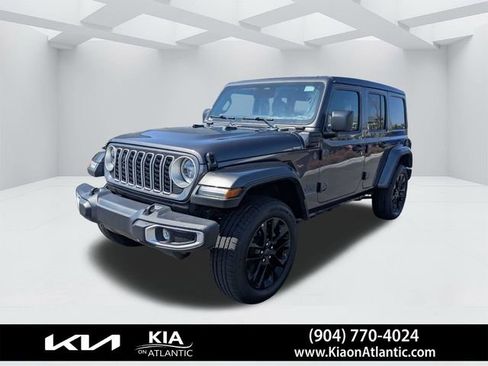 Used 2025 Jeep Wrangler Unlimited Sahara w/ Safety Group image 7