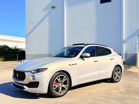 Used 2017 Maserati Levante w/ Sport Package image 3