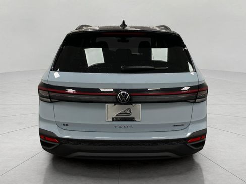 New 2026 Volkswagen Taos SE image 4