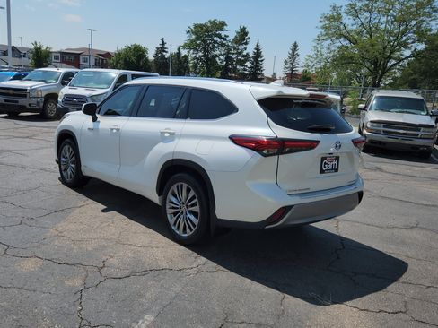 Used 2021 Toyota Highlander Platinum AWD/4WD image 6