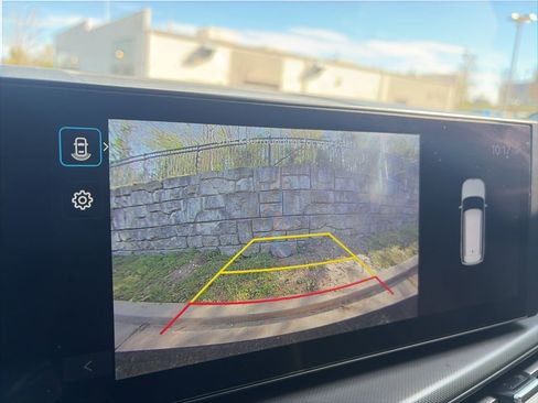 Used 2025 Hyundai Santa Fe SEL image 14