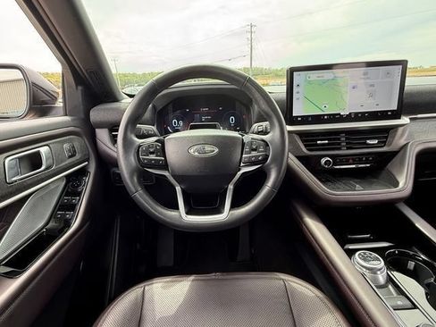 Used 2025 Ford Explorer Platinum w/ LUX Leather Package AWD/4WD image 8