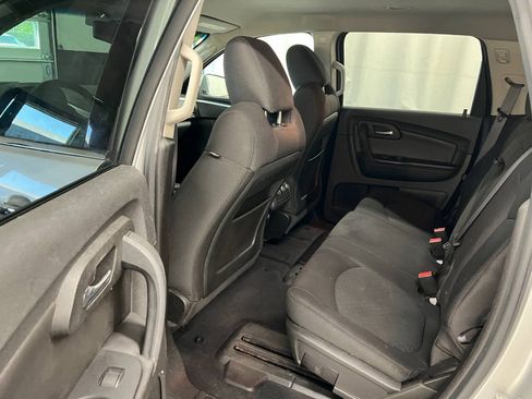 Used 2011 Chevrolet Traverse LT w/ Personal Connectivity Package FWD image 9
