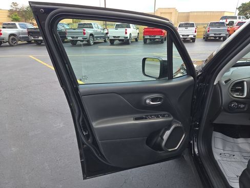 Used 2022 Jeep Renegade Limited AWD/4WD image 16