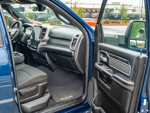 Used 2024 RAM 2500 Big Horn w/ Sport Appearance Package image 10