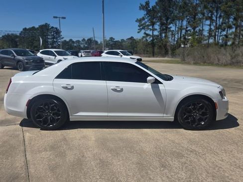 Used 2019 Chrysler 300 S image 8
