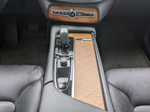 Certified 2023 Volvo XC90 T8 Plus w/ Protection Package Premier image 18