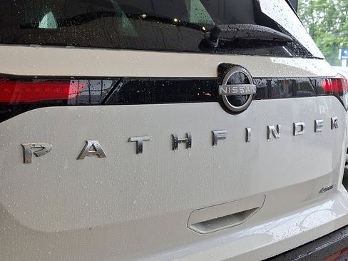 New 2025 Nissan Pathfinder SV image 8