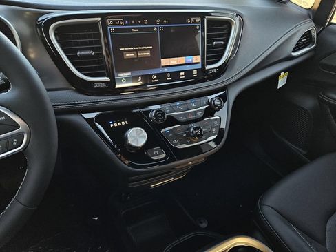 New 2026 Chrysler Pacifica Select FWD image 17