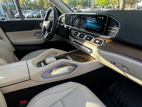 Used 2023 Mercedes-Benz GLS 450 4MATIC image 49