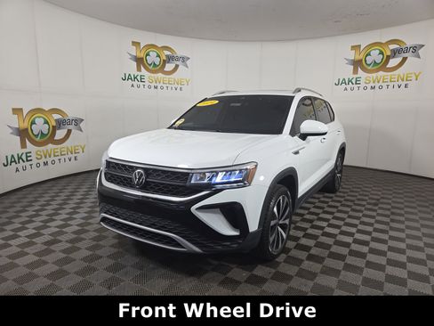 Used 2024 Volkswagen Taos SE FWD image 3