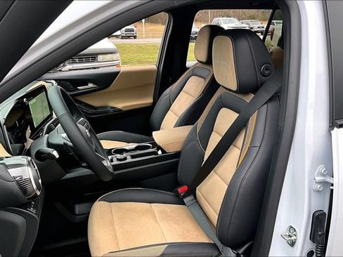 New 2026 Chevrolet Equinox ACTIV w/ Convenience Package III FWD image 9