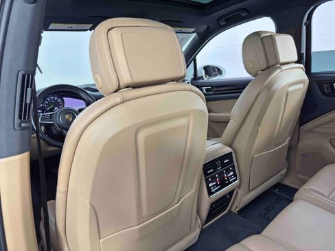 Used 2019 Porsche Cayenne E-Hybrid image 38