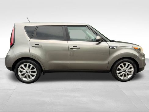 Used 2018 Kia Soul + FWD image 9