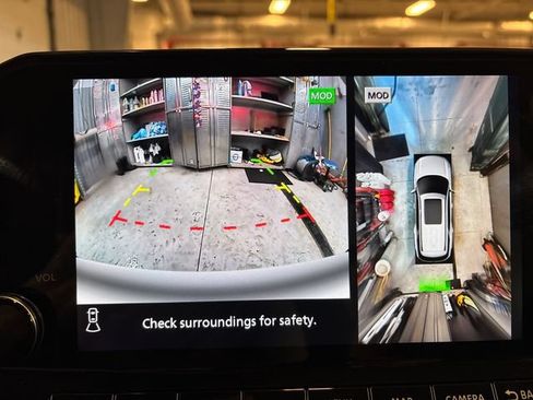 Certified 2025 Nissan Pathfinder Platinum w/ Cargo Package FWD image 20