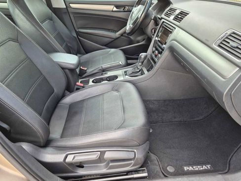 Used 2015 Volkswagen Passat TDI SE FWD image 20