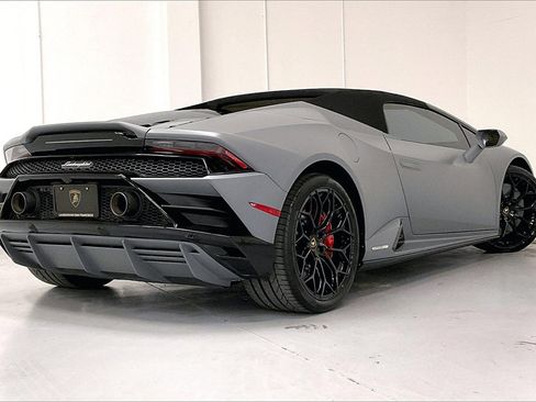 Used 2022 Lamborghini Huracan EVO image 4